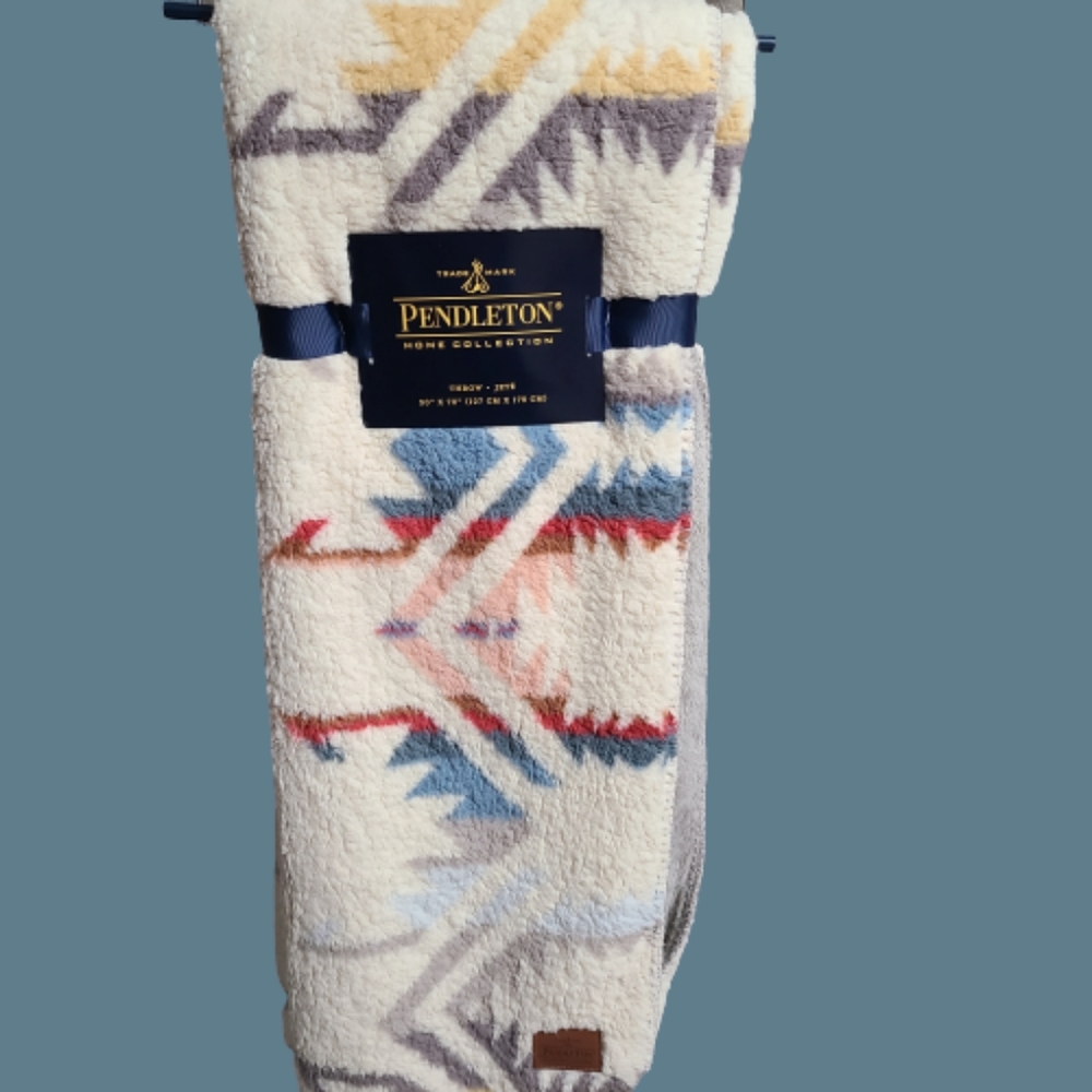 Pendleton Home Collection Sherpa Aztec 50" x 70"